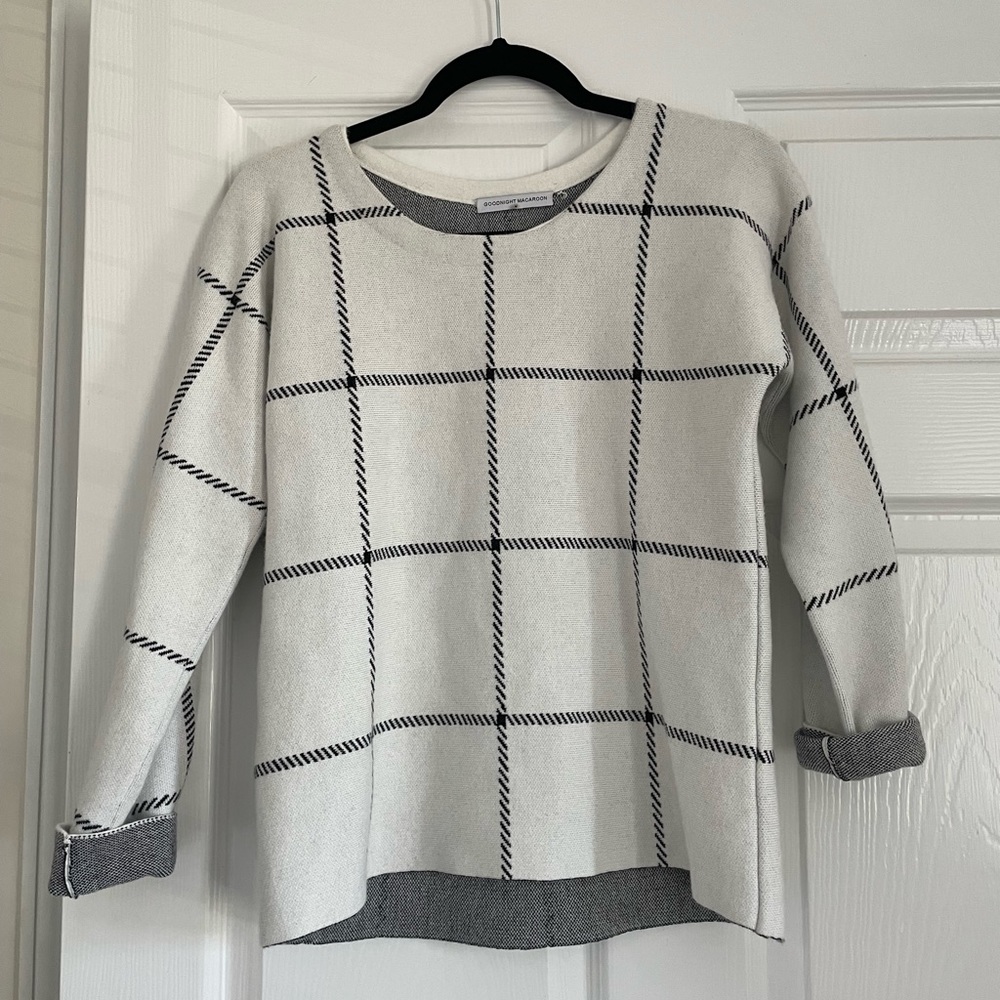 Plaid white and grey sweater